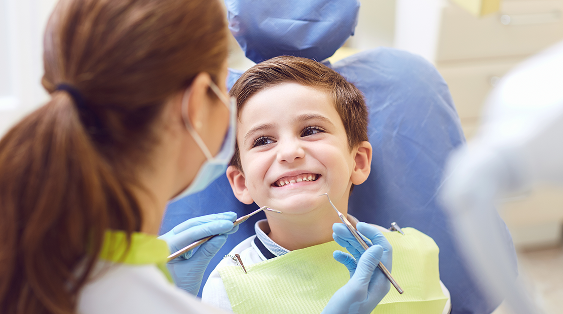 ¿Cuándo llevar a tu hijo al dentista por primera vez?